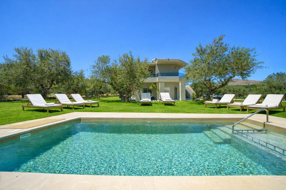 Luxury Villa Marian with Private Pool and Jacuzzi near the Beach of Georgioupoli Villa in Crete