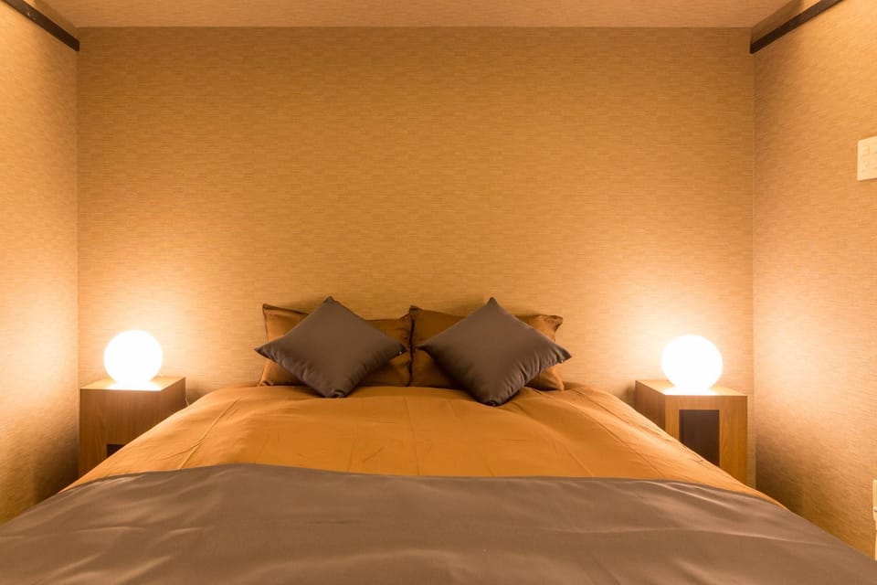 Bed, Photo of the whole room, Decorative detail, Bedroom
