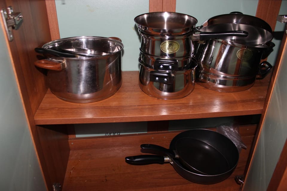 Animals, Communal kitchen