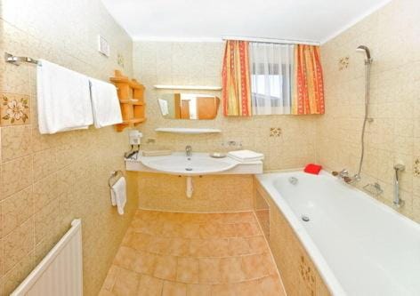 Bathroom, Photo of the whole room