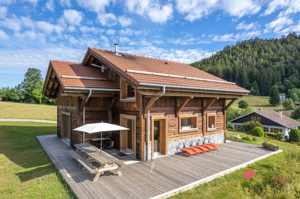 Property building, Natural landscape, Garden, Garden view, Mountain view, sunbed