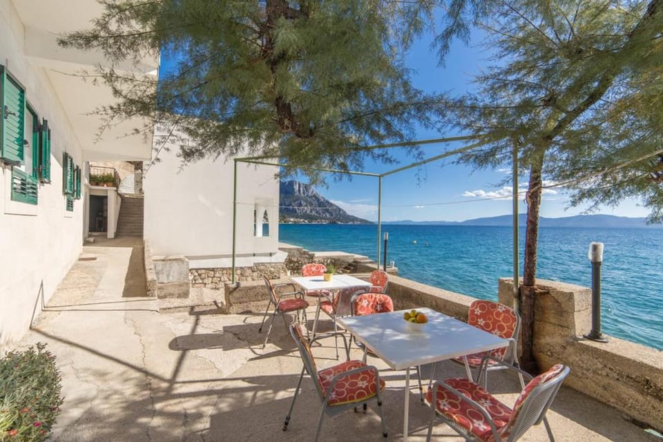 Property building, Patio, Balcony/Terrace, Seating area, Sea view