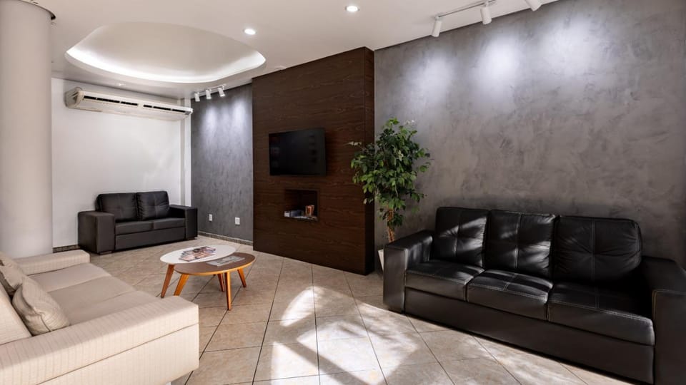 Communal lounge/ TV room, Lobby or reception