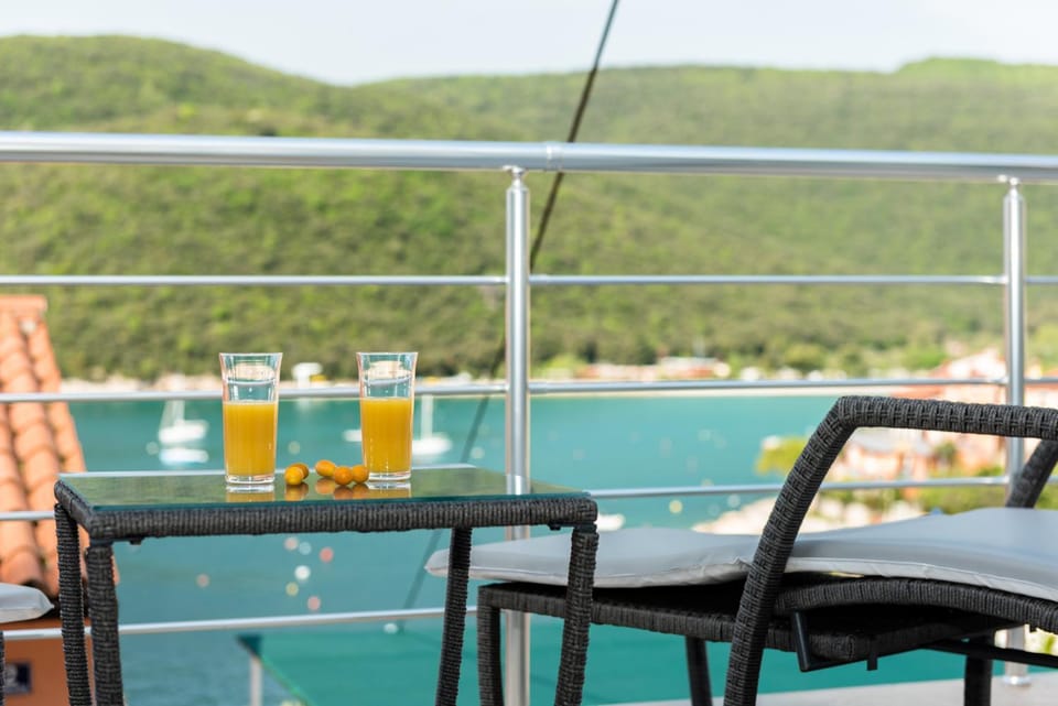 Balcony/Terrace, Food and drinks, Mountain view, Sea view, Drinks