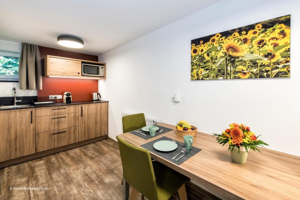 Kitchen or kitchenette, Photo of the whole room, Dining area