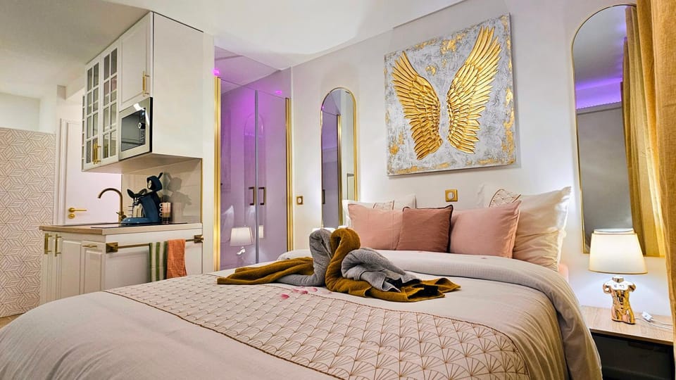 Shower, Bed