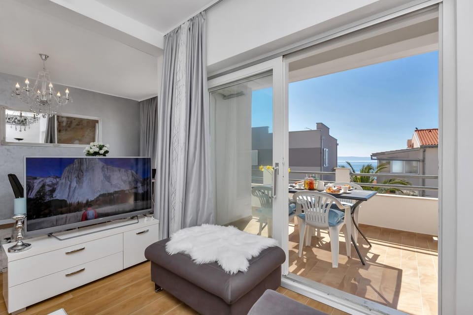 Communal lounge/ TV room, Balcony/Terrace, Communal kitchen, Family