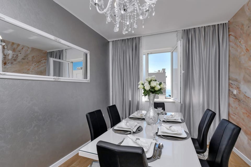 Balcony/Terrace, Communal kitchen