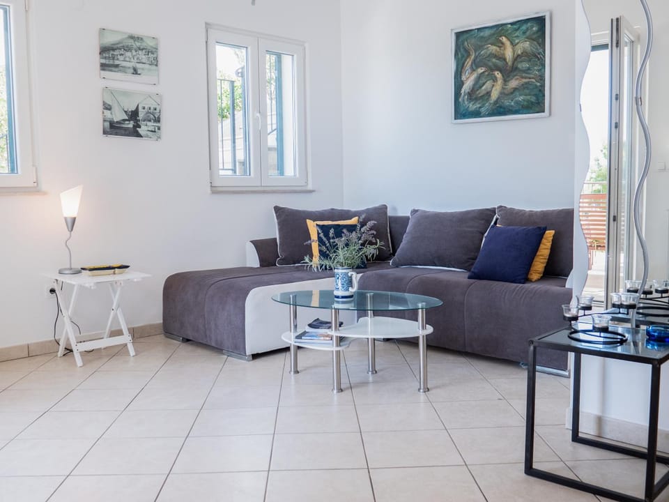 Bed, Living room, Seating area