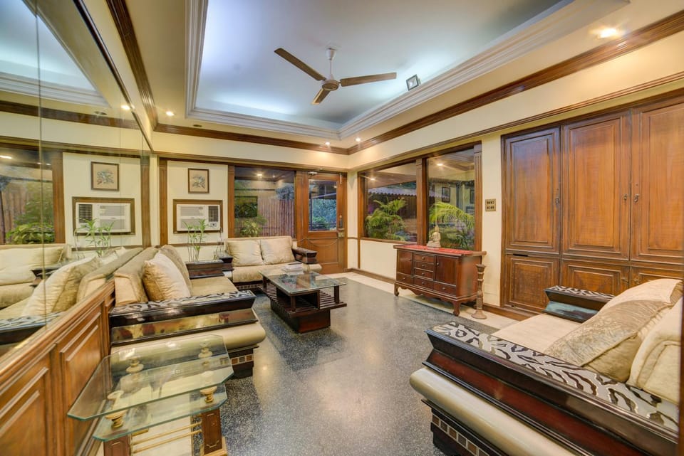 Communal lounge/ TV room