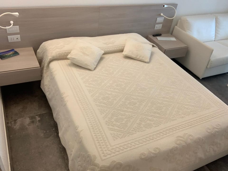 AppartArbus white suite Apartment in Sardinia