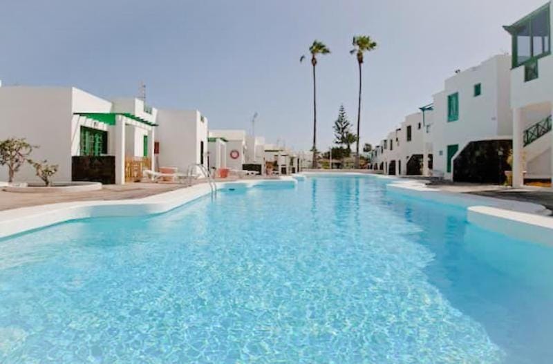 Day, Swimming pool