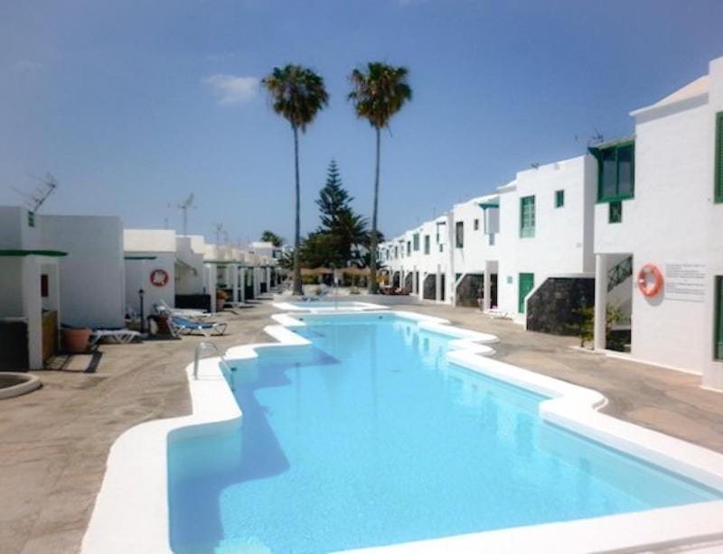 Day, Swimming pool