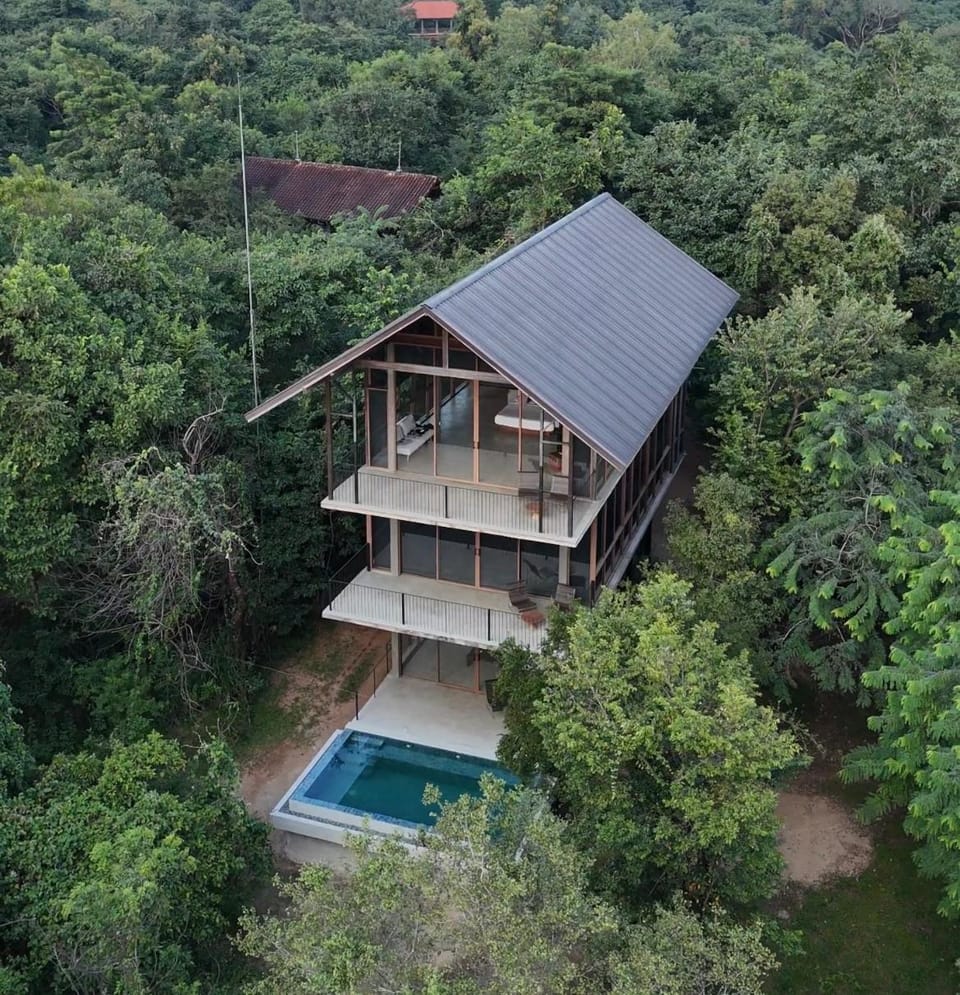 Bird's eye view, Pool view