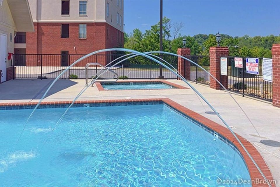 Property building, Day, Pool view, Swimming pool, sunbed