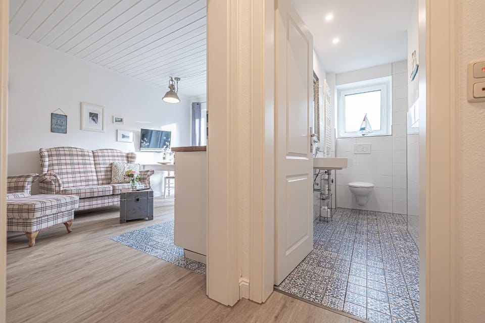 Toilet, Bathroom, Living room