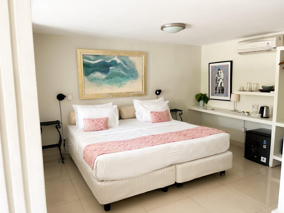 Bed, Bedroom, air conditioner