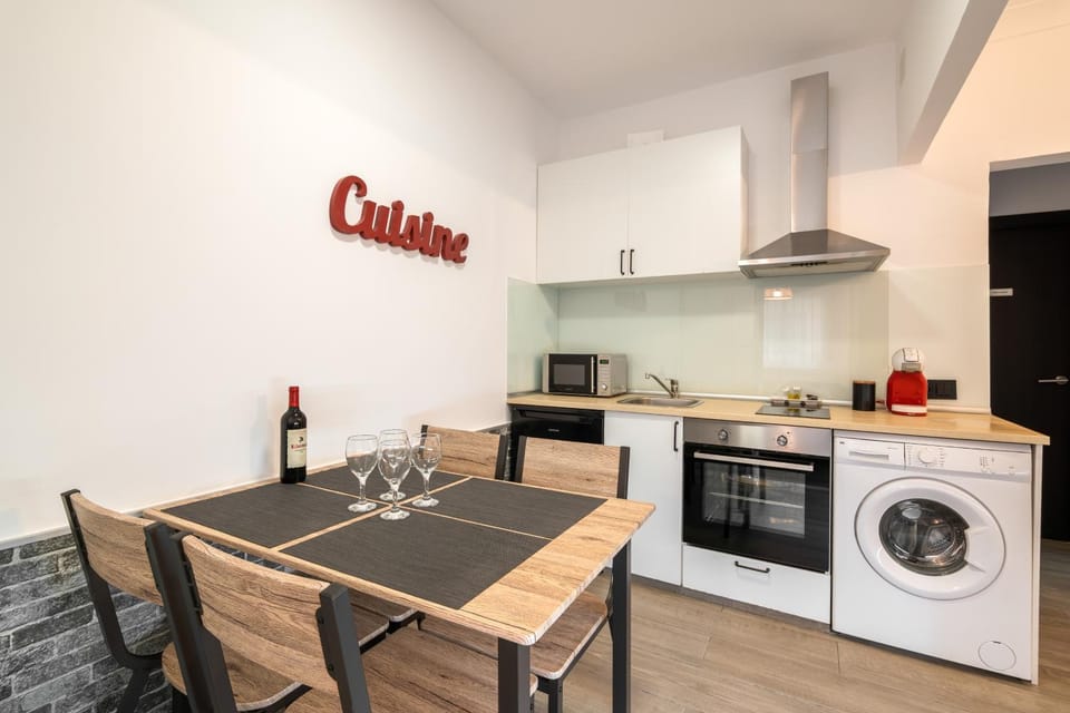 Kitchen or kitchenette