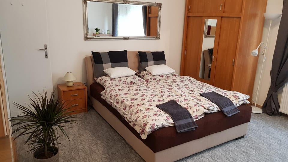 Bed, Photo of the whole room