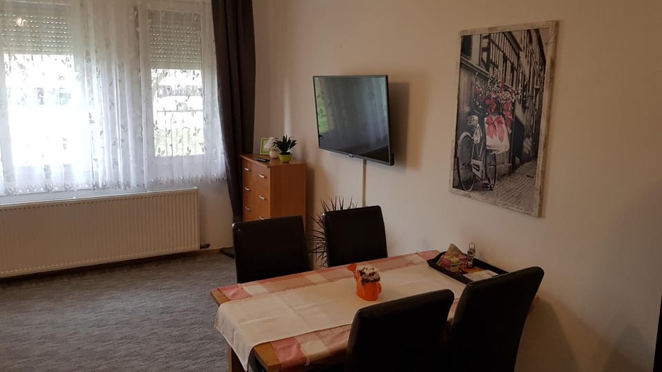 Communal lounge/ TV room, Dining area
