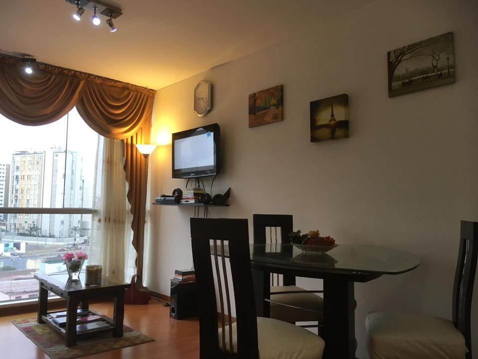 Dining area, City view
