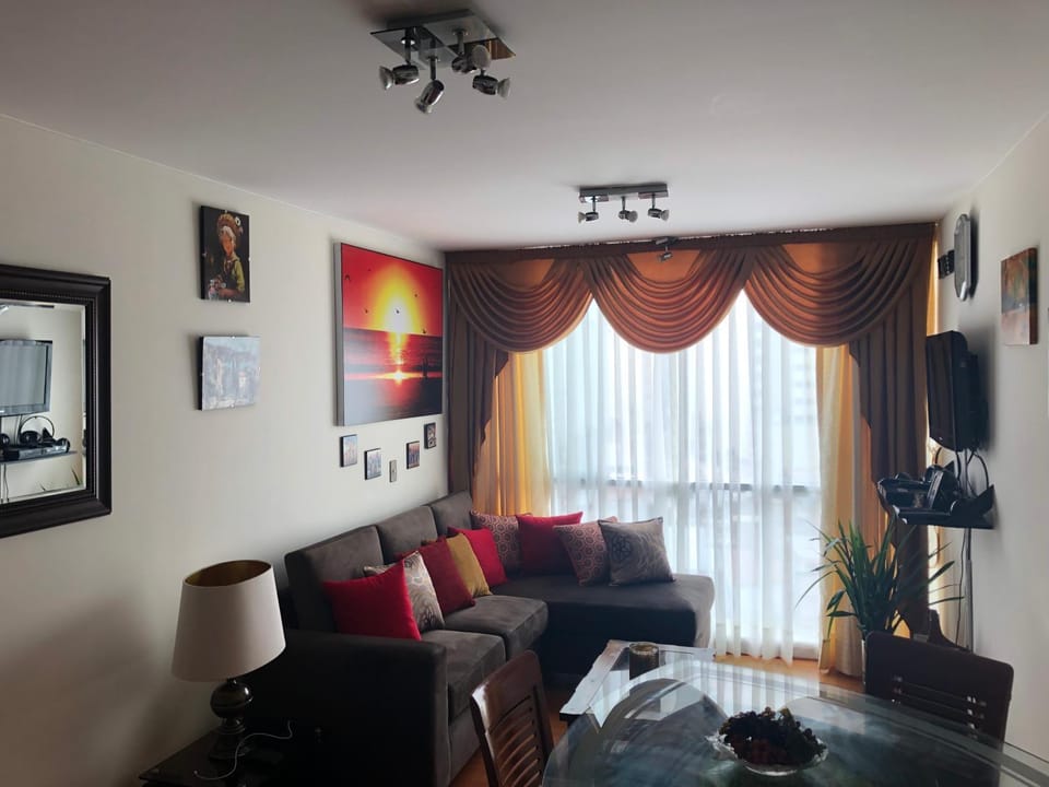 Photo of the whole room, Decorative detail