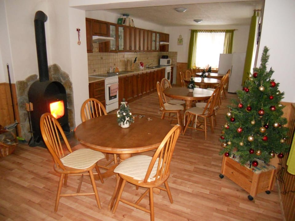 Kitchen or kitchenette, Seating area, Dining area