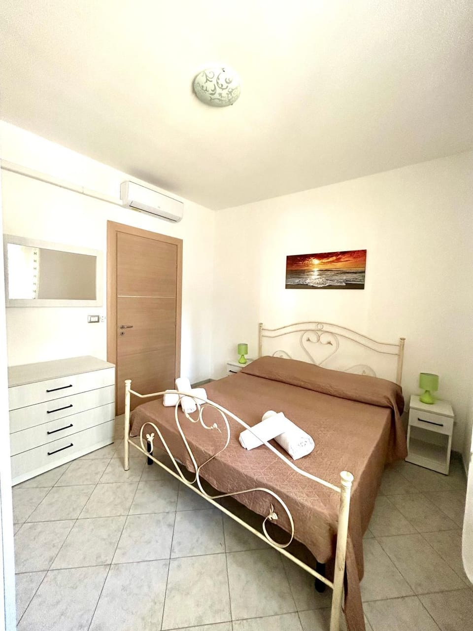 Bed, Photo of the whole room, Bedroom, towels, wardrobe, air conditioner