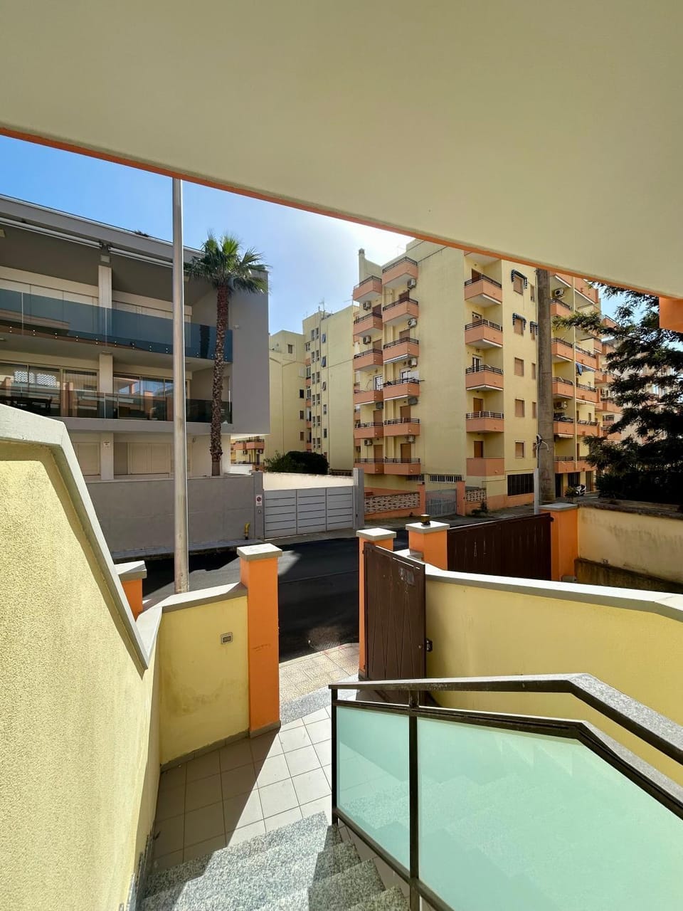 Property building, Patio, Balcony/Terrace