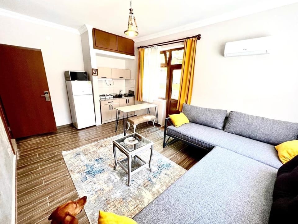 Communal lounge/ TV room, Dining area, Breakfast, kitchen