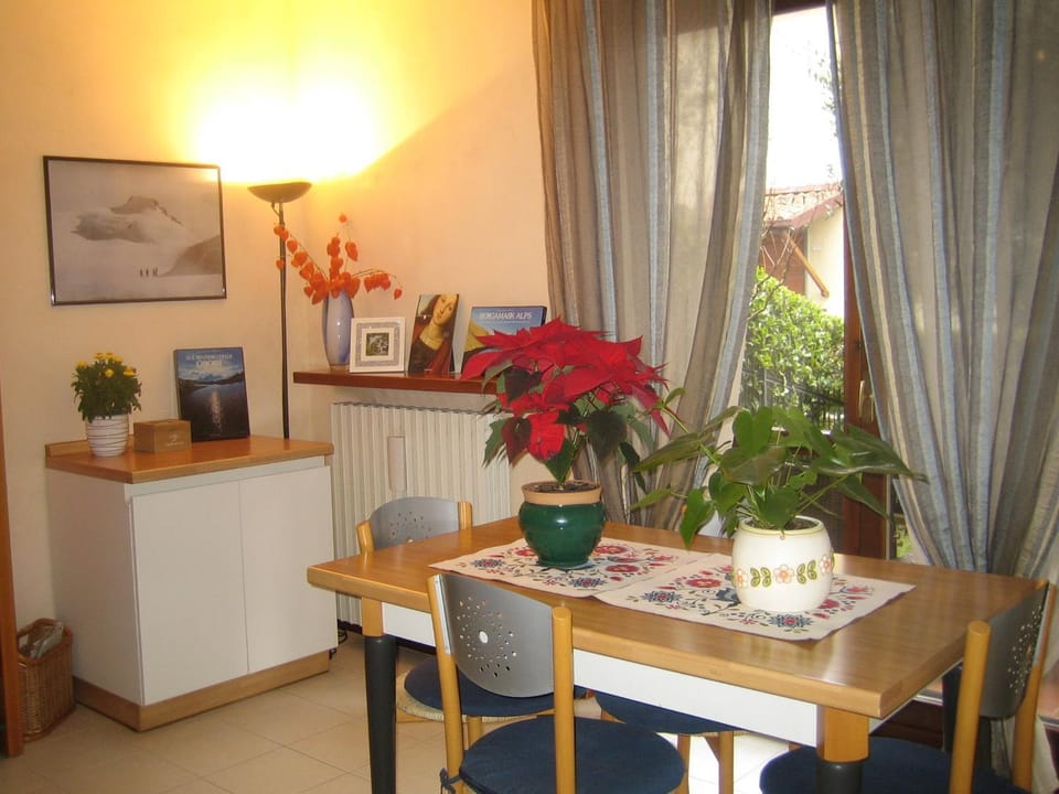 Living room, Breakfast