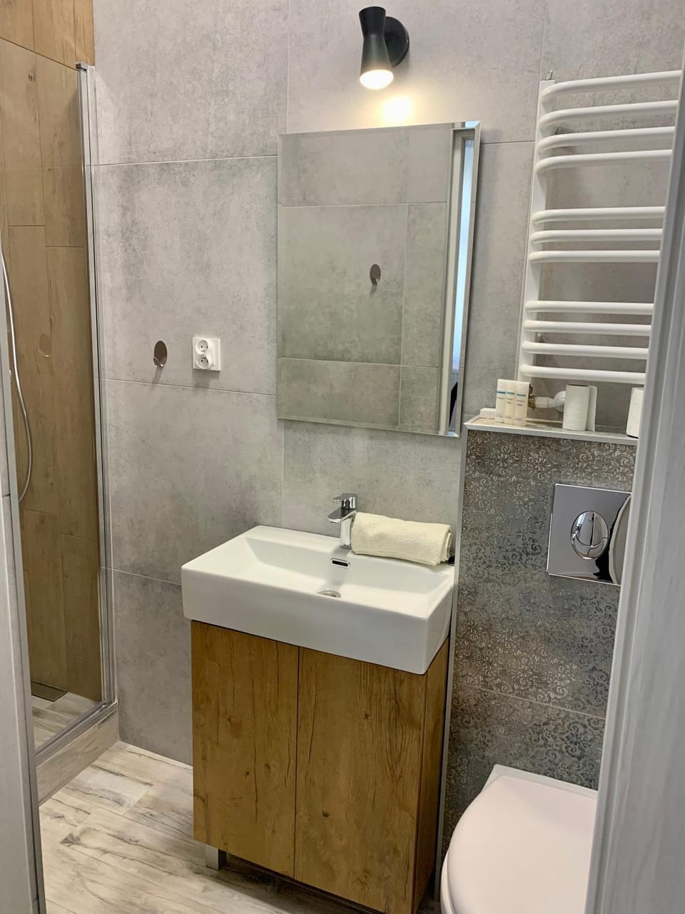 Shower, Bathroom, towels