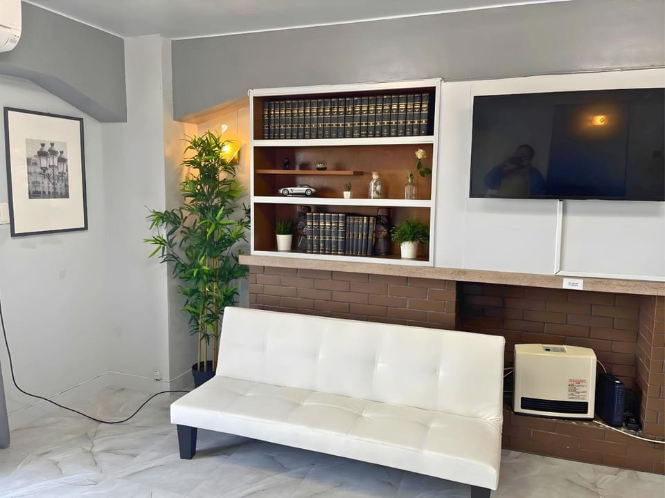 TV and multimedia, Living room, Seating area