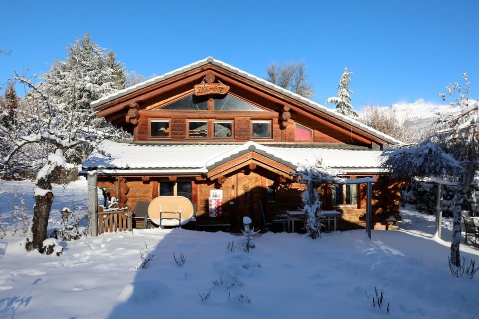 Property building, Natural landscape, Winter