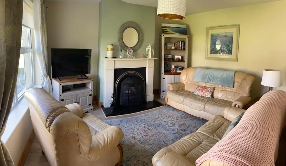 No 4 Ballymastoker Cottage House in County Donegal