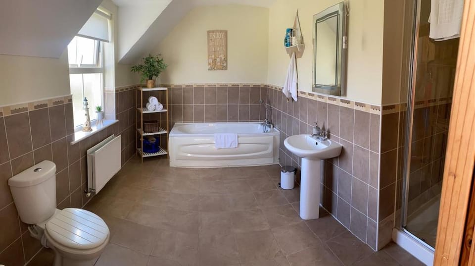 No 4 Ballymastoker Cottage House in County Donegal