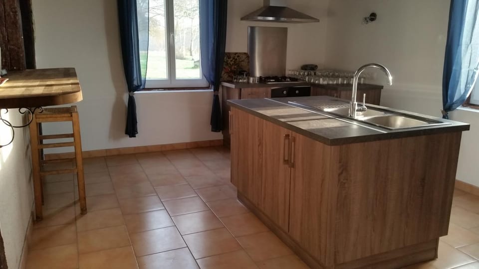 Gîte de La Ronce House in Centre-Val de Loire