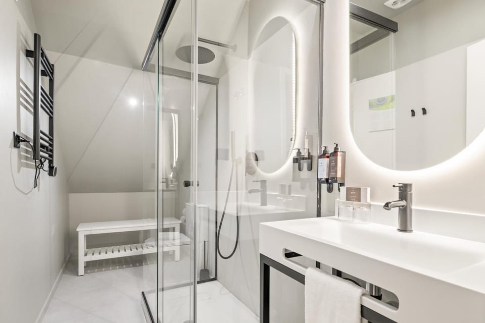 Shower, Bathroom, towels