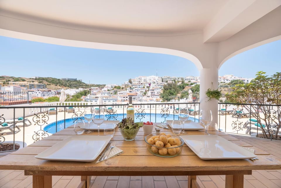 Property building, Balcony/Terrace, Swimming pool