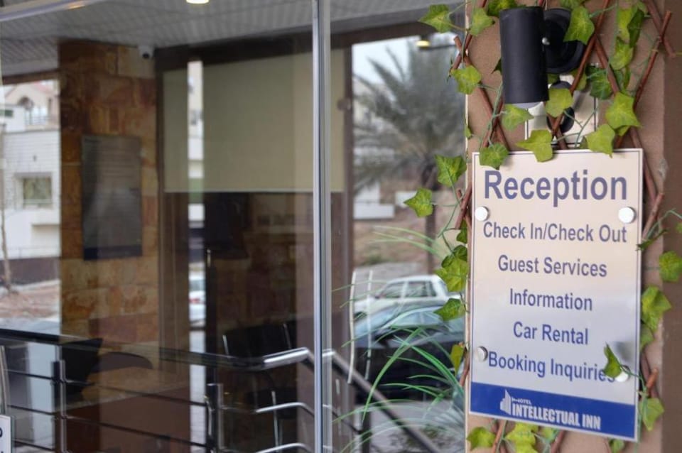 Intellectual Budget - Bahria Town Bed and Breakfast in Islamabad
