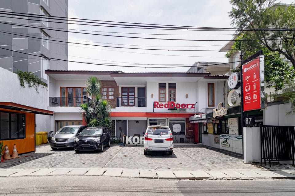 Facade/entrance