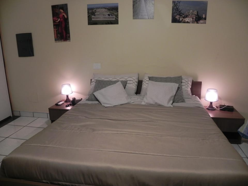 Bed, People