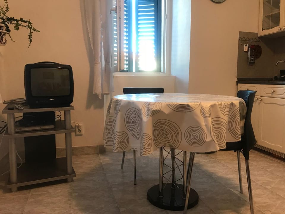 TV and multimedia, Kitchen or kitchenette, Dining area