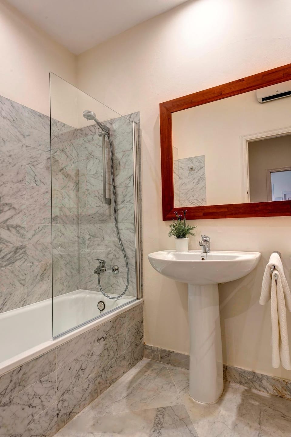 Bathroom, Bath, hair dryier, towels