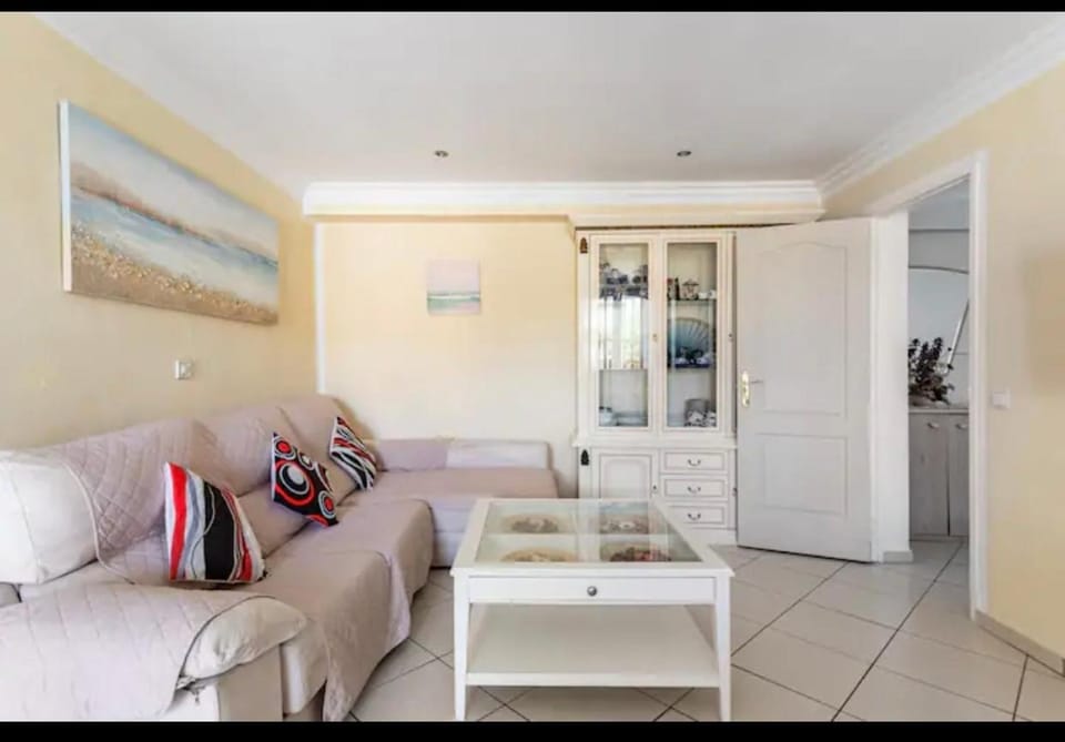 HOMESTAY GROUNDFLOOR PRIVATE GARDEN AND PARKING shared POOL 200meters away Vacation rental in Calp