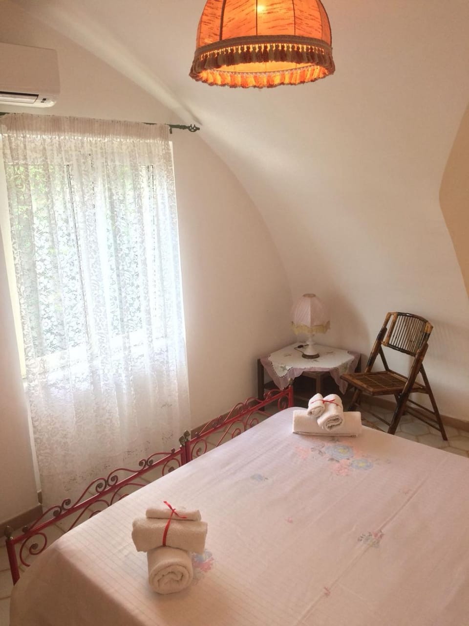 Bed, Photo of the whole room, towels