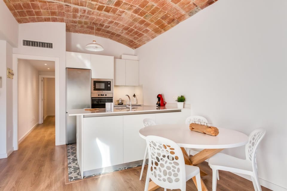 Coffee/tea facilities, Kitchen or kitchenette, Dining area, minibar, pet friendly, stove