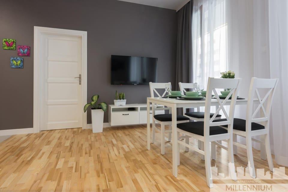 TV and multimedia, Living room, Dining area, Evening entertainment