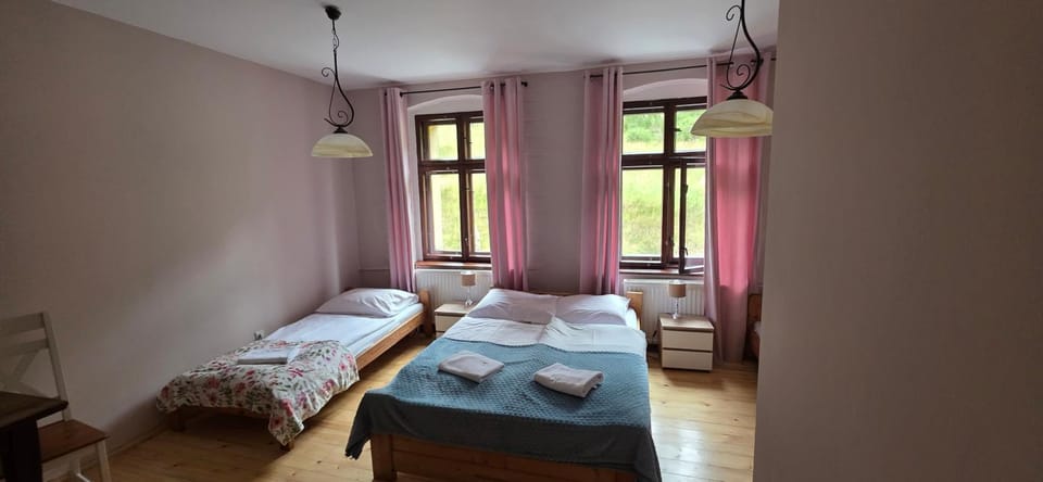 Zacisze Trzech Gór- klimatyczne noclegi i restauracja Farm Stay in Lower Silesian Voivodeship
