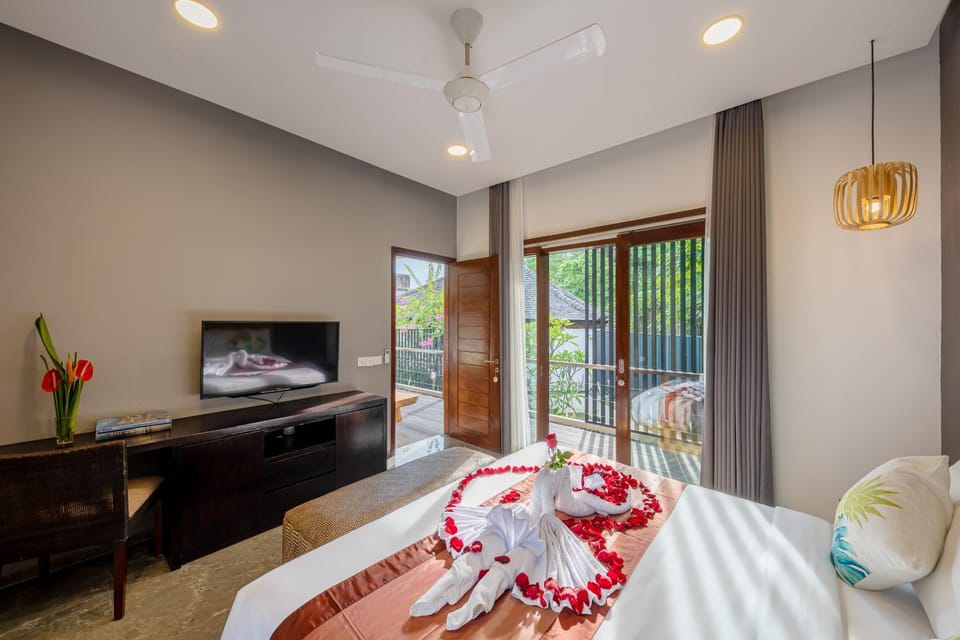 Bed, TV and multimedia, View (from property/room), Bedroom